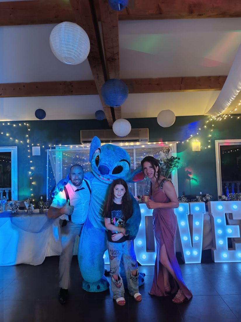 Mascotte Stitch lors d'un mariage